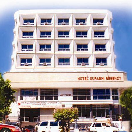 Hotel Surabhi Regency Ānand Eksteriør bilde