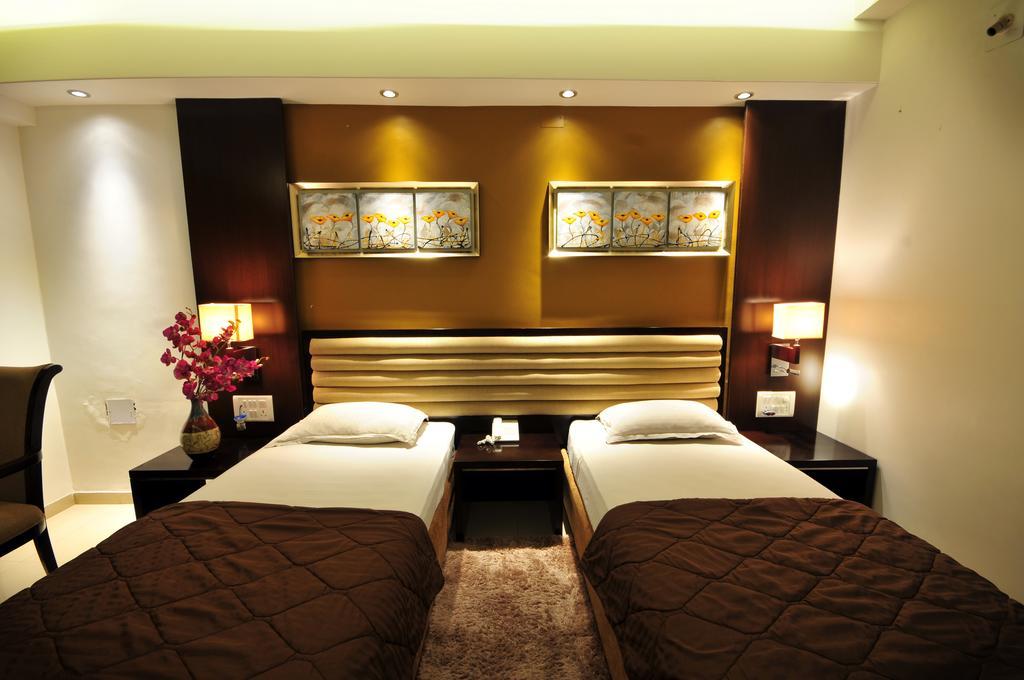 Hotel Surabhi Regency Ānand Rom bilde