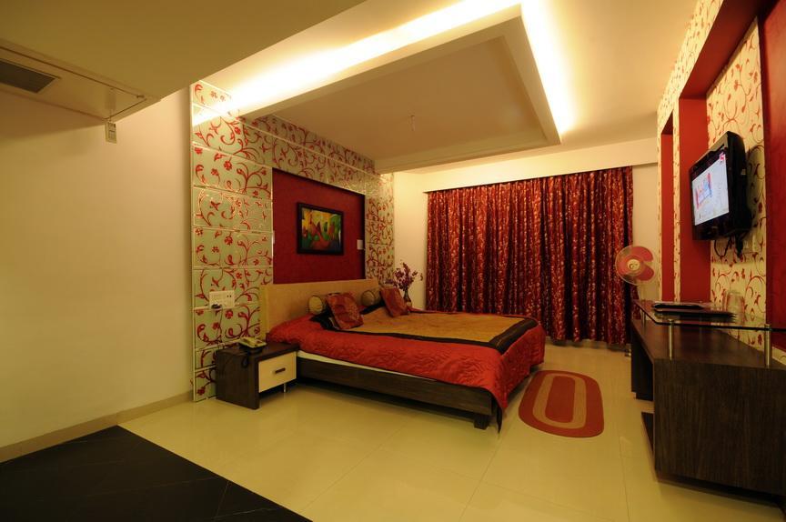 Hotel Surabhi Regency Ānand Eksteriør bilde