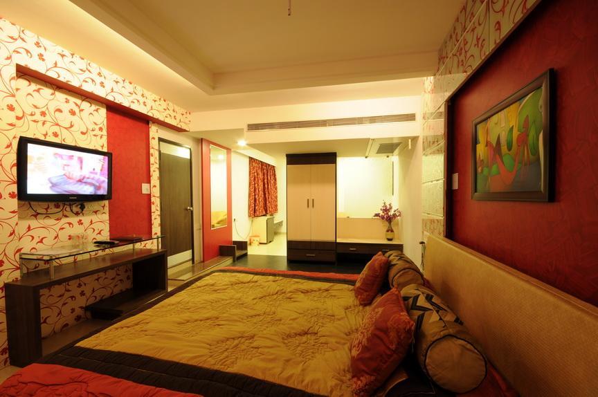 Hotel Surabhi Regency Ānand Eksteriør bilde