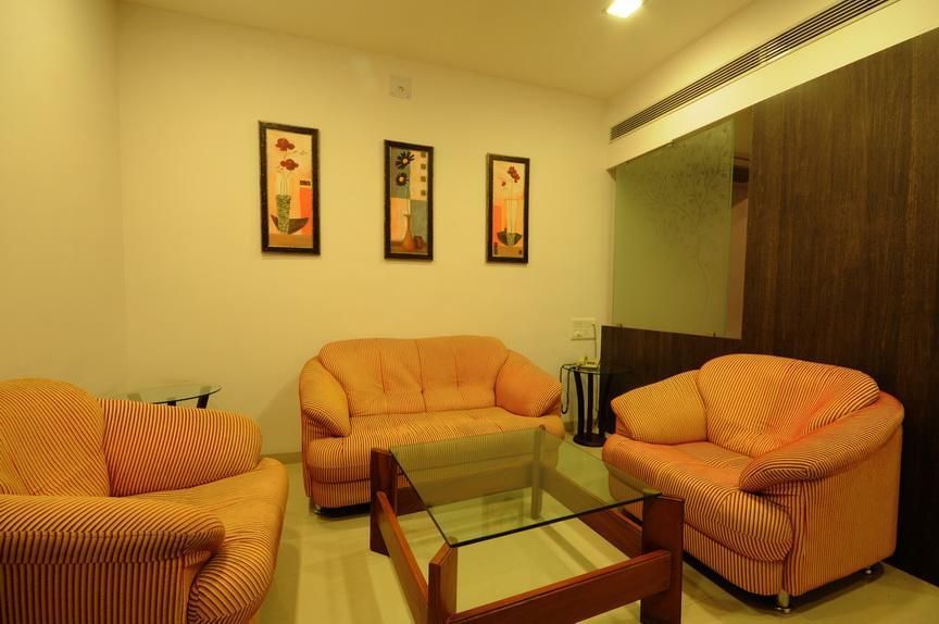 Hotel Surabhi Regency Ānand Eksteriør bilde